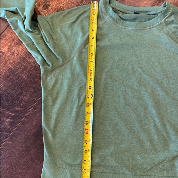 Vuori Green Crewneck Sweatshirt – Size M - Picture 4 of 6
